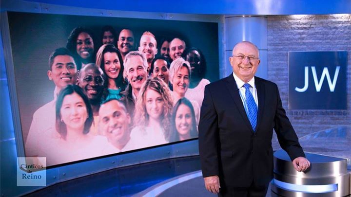 12670304_1773532386201507_45013049303664