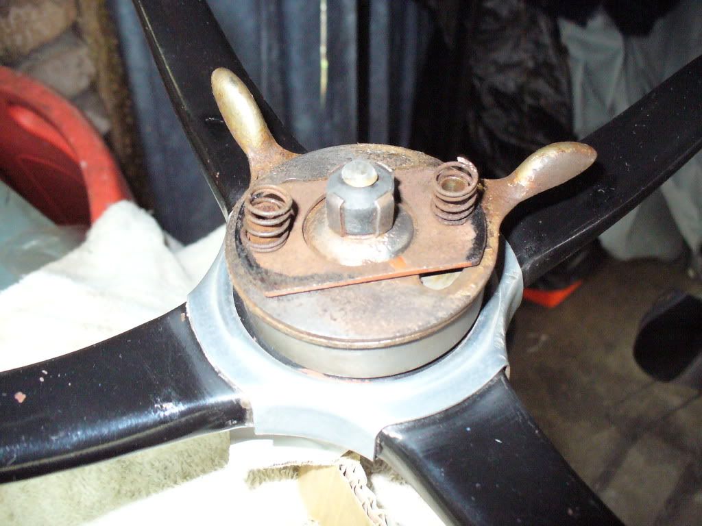 [Linked Image from i1091.photobucket.com]