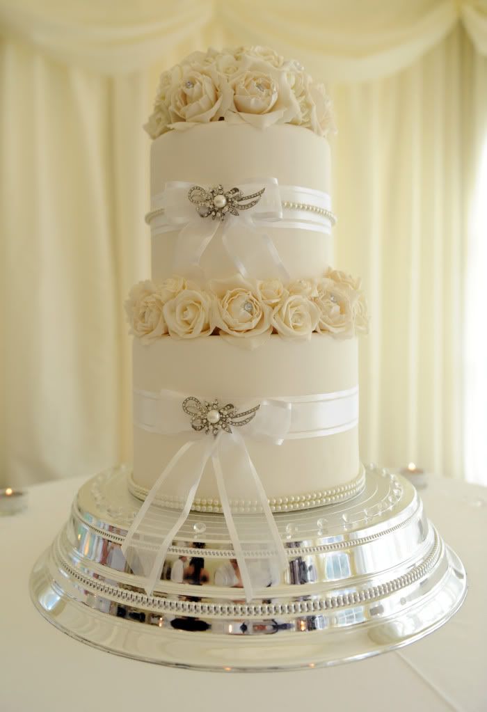 gold vintage wedding cake