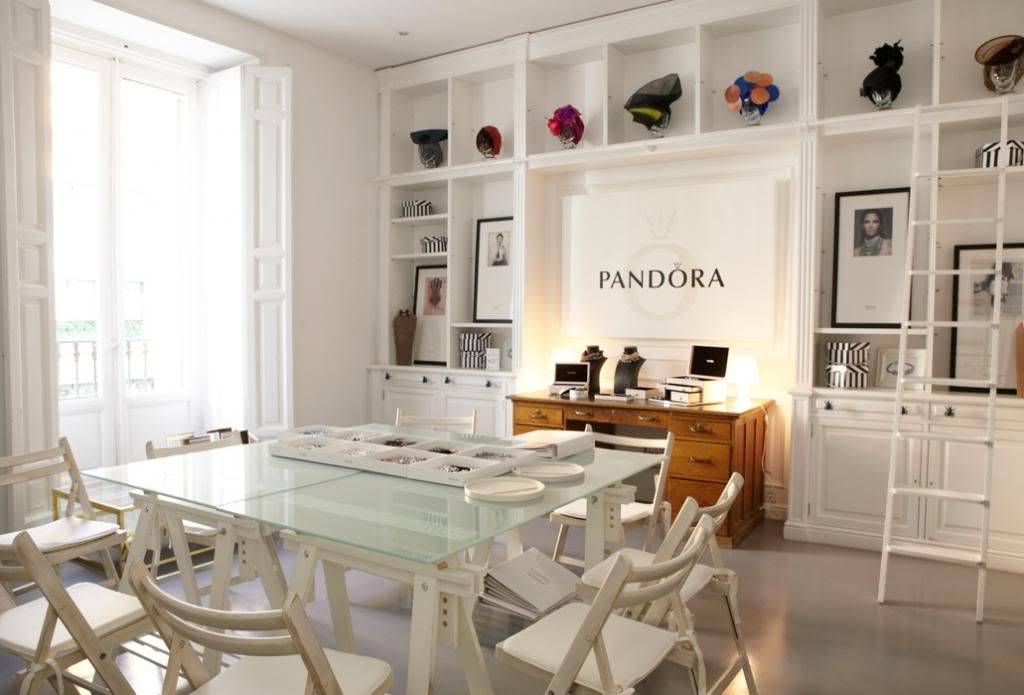 photo PANDORA-estanochesoyunaprincesa_01_zpsf17b141f.jpg