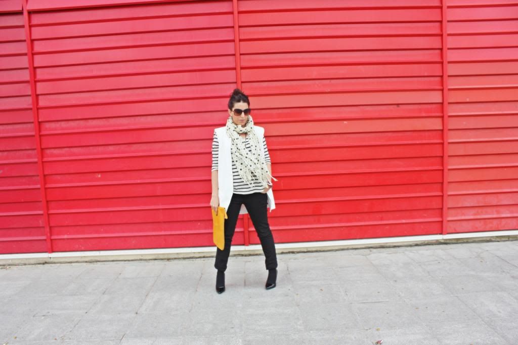 photo streetstyle_chalecoblanco_estanochesoyunaprincesa_07_zpsf9a6ac94.jpg