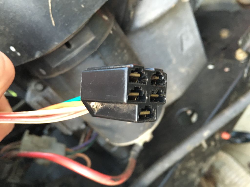 Anyone know how to disconnect leads from molex type thing like this